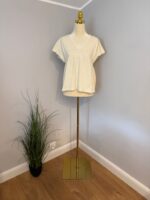 Bluzka damska oversize – ecru z dekoltem V