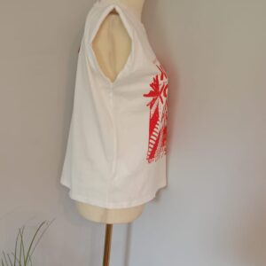 Biały t-shirt z nadrukiem „New Generation Loading”