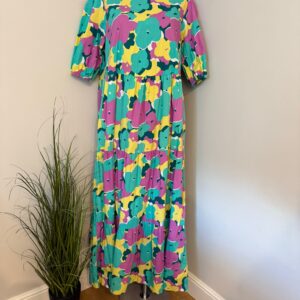 Sukienka w kolorowe kwiaty - retro vibe